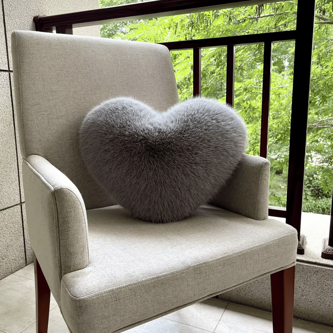 Heart-Shaped Decorative Pillow Made of Faux Fur – Soft Decorative Pillow for Modern Interiors 32x40 cm
