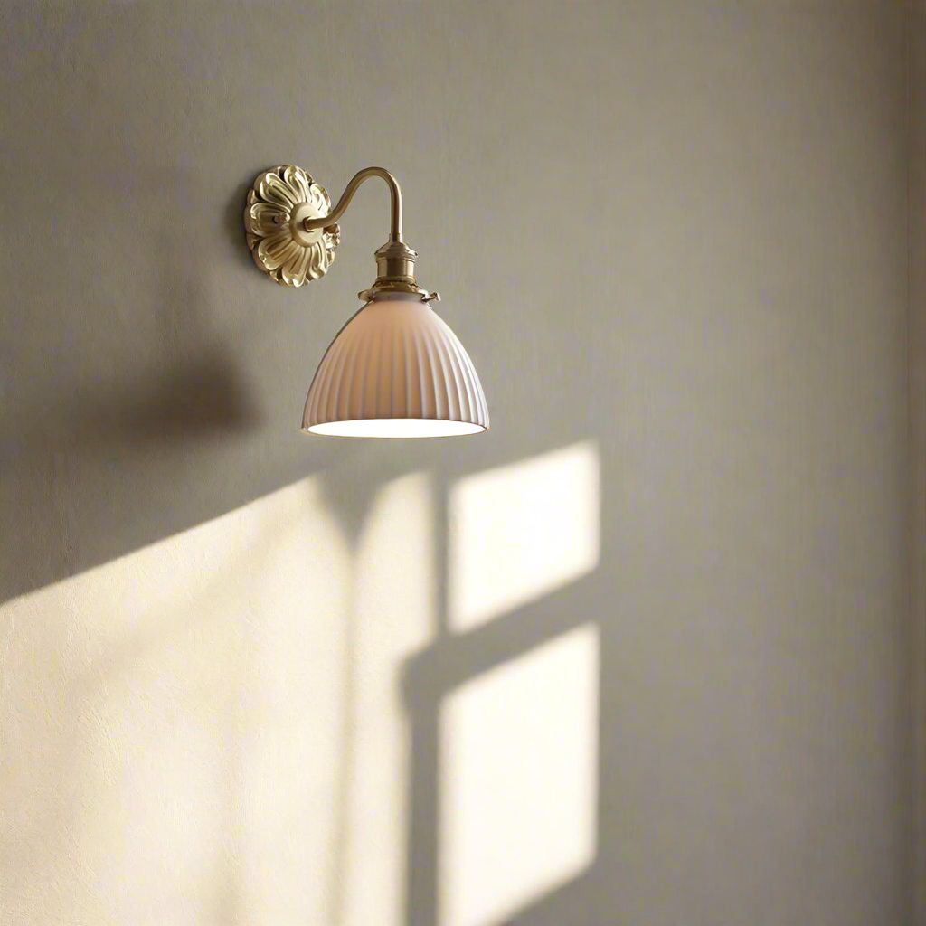 Wall Lamp in Brass and Ceramic - Elegant Design