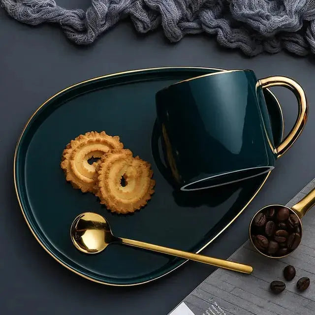 Elegant Ceramic Coffee Mug with Golden Accents – Durable and Stylish