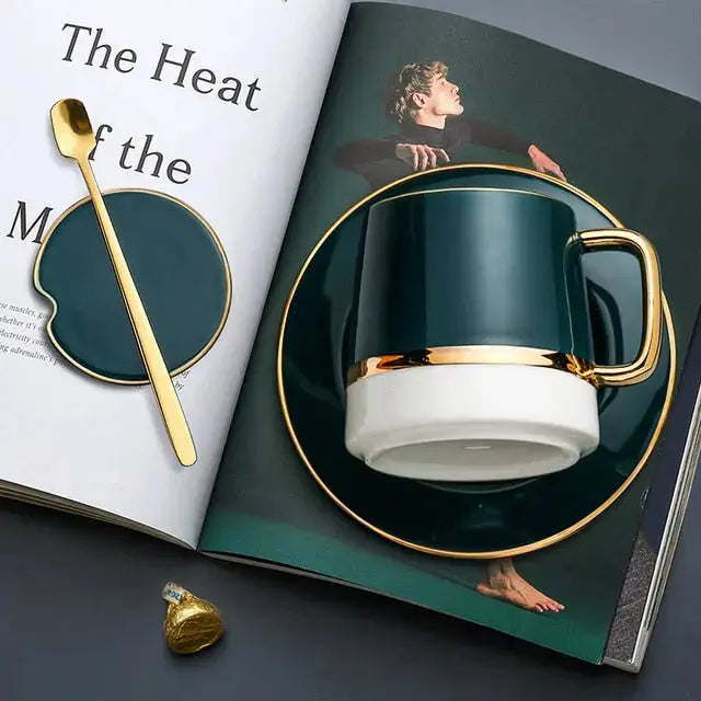 Elegant Ceramic Coffee Mug with Golden Accents – Durable and Stylish