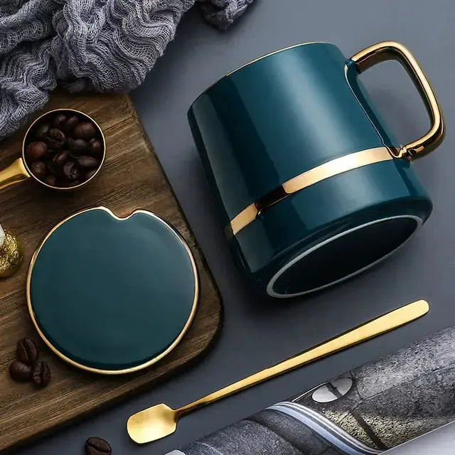 Elegant Ceramic Coffee Mug with Golden Accents – Durable and Stylish