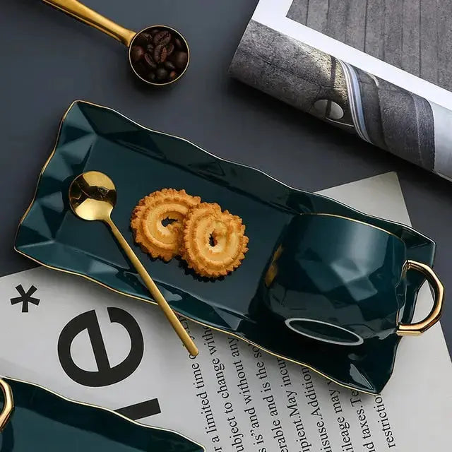 Elegant Ceramic Coffee Mug with Golden Accents – Durable and Stylish
