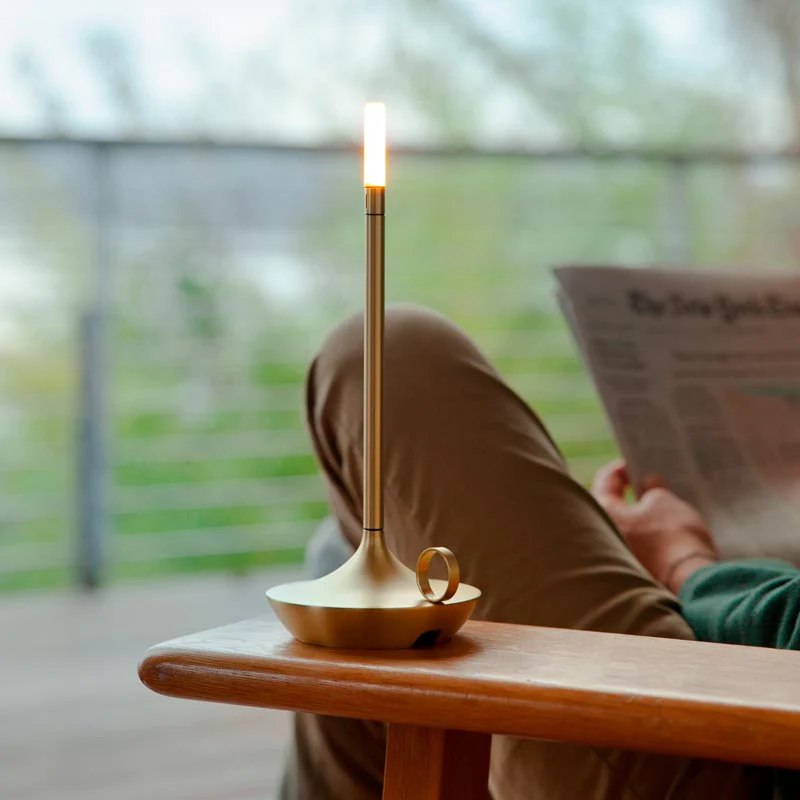Giavi Candle - Elegant, Modern Candle with Adjustable Lighting and USB Charging