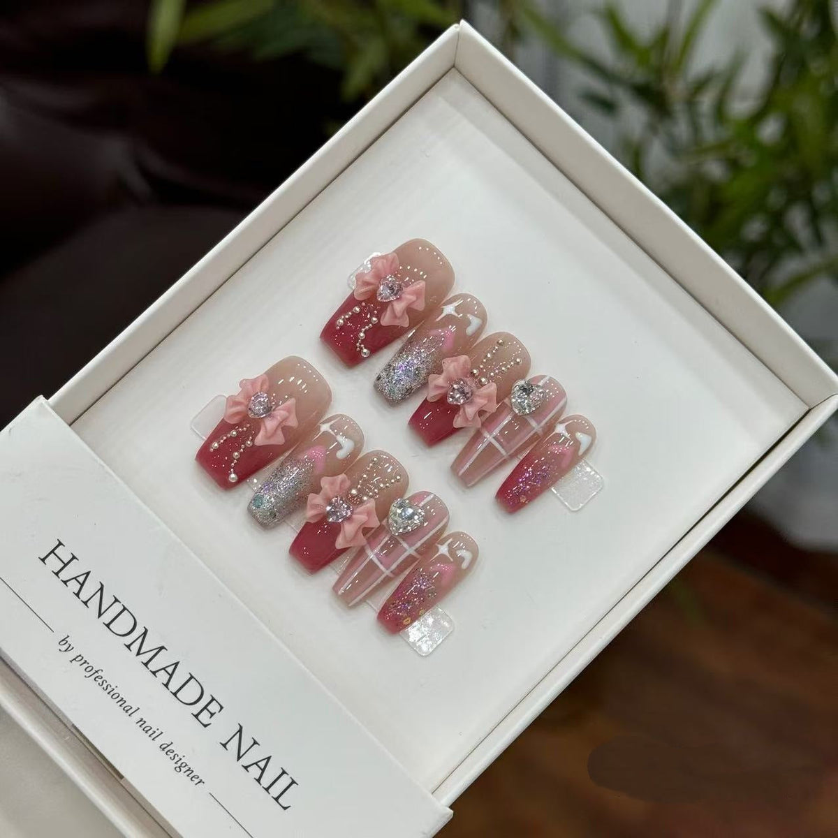 Handmade Decorative Press-On Nail Art Set