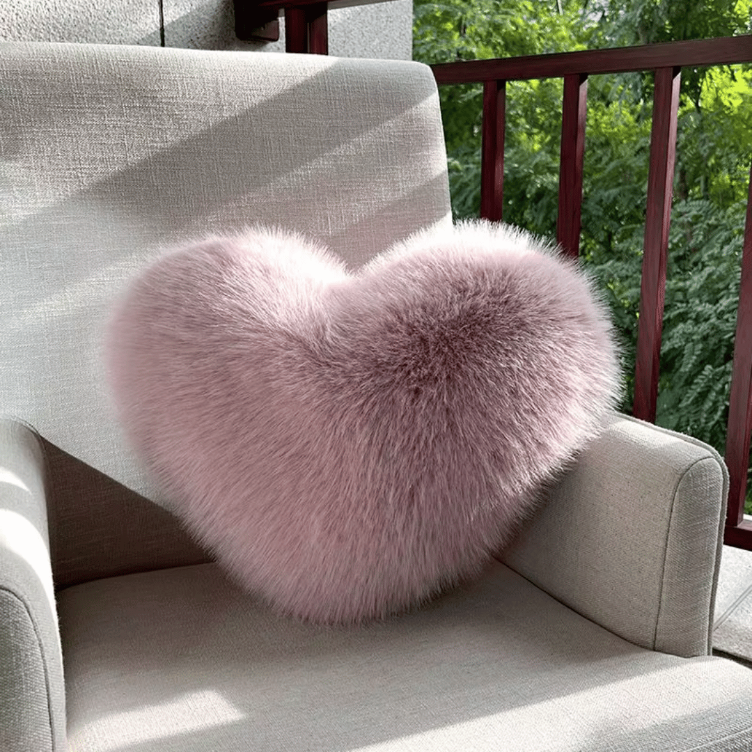 Heart-Shaped Decorative Pillow Made of Faux Fur – Soft Decorative Pillow for Modern Interiors 32x40 cm