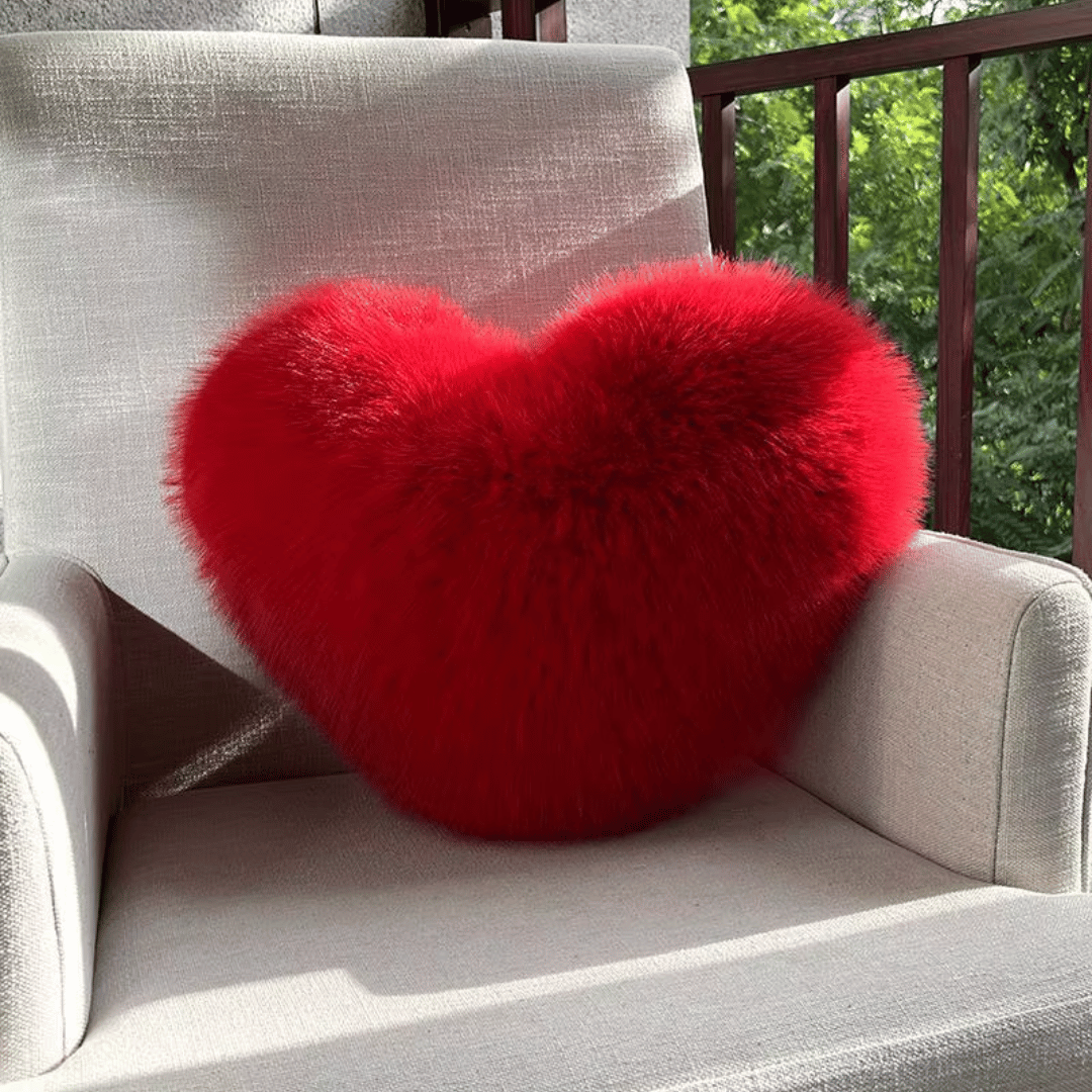 Heart-Shaped Decorative Pillow Made of Faux Fur – Soft Decorative Pillow for Modern Interiors 32x40 cm