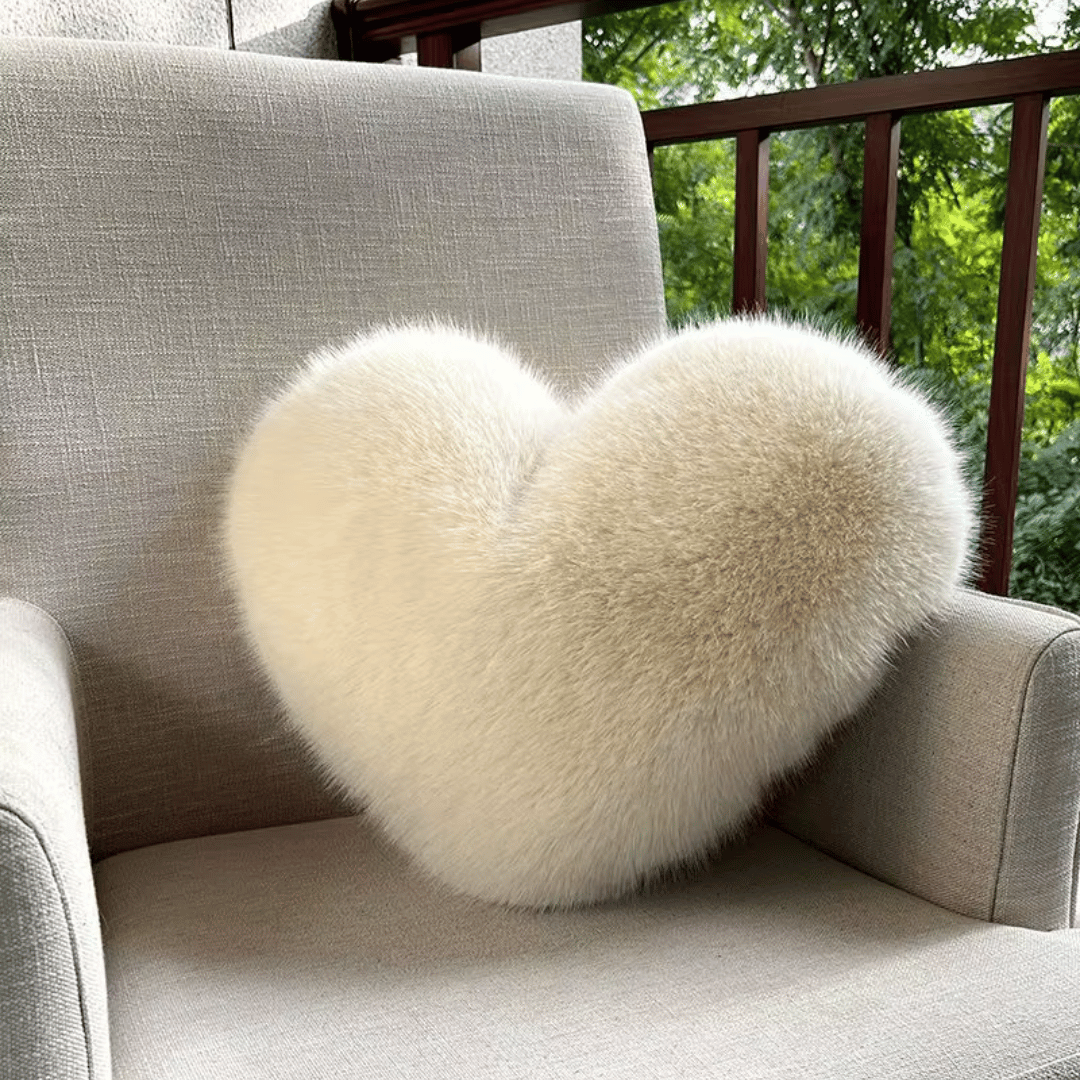 Heart-Shaped Decorative Pillow Made of Faux Fur – Soft Decorative Pillow for Modern Interiors 32x40 cm