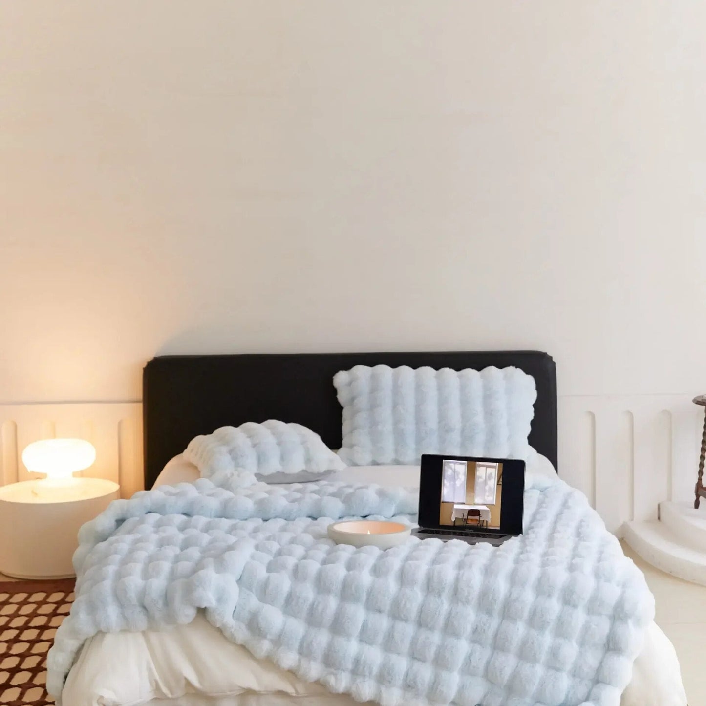 High-Quality Plush Blanket for Ultimate Comfort