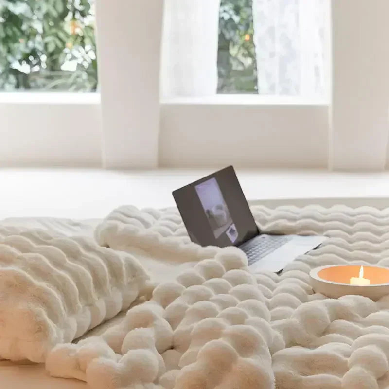 High-Quality Plush Blanket for Ultimate Comfort