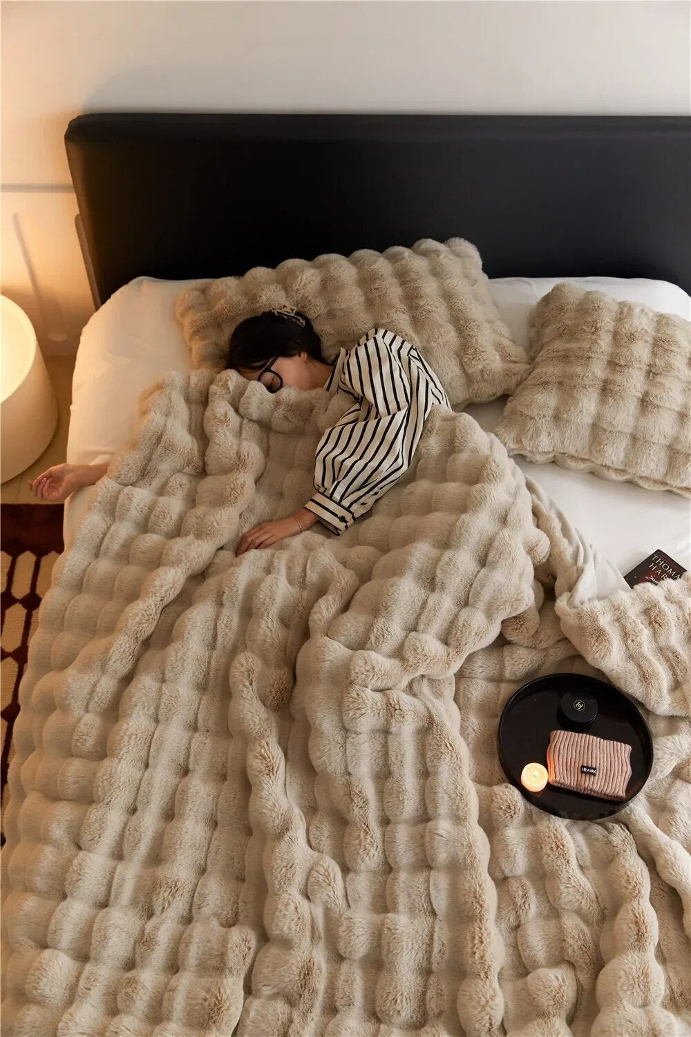 High-Quality Plush Blanket for Ultimate Comfort