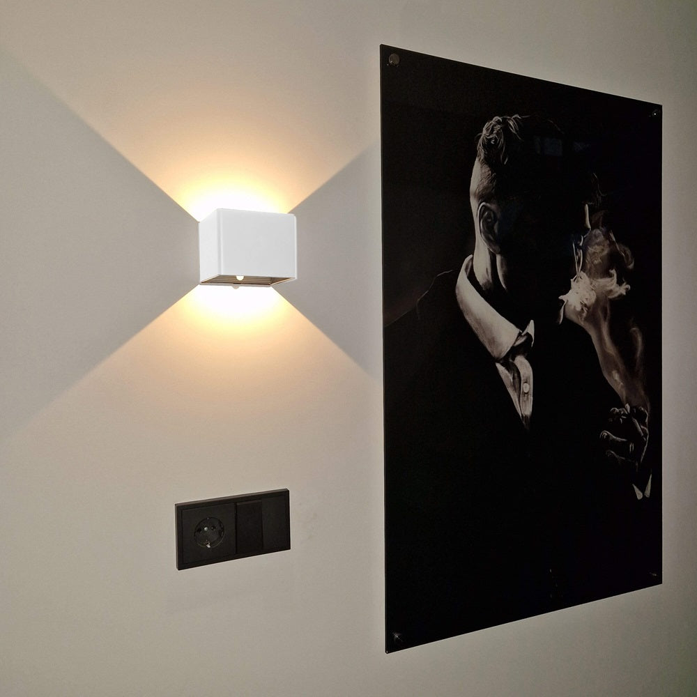Luxe Wall Light – Motion Sensor & Warm Ambient LED Lighting (2700K)