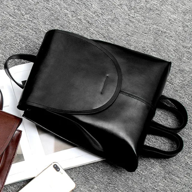 LuxeCarry Leather Backpack – Stylish Design with Versatile Storage for Women