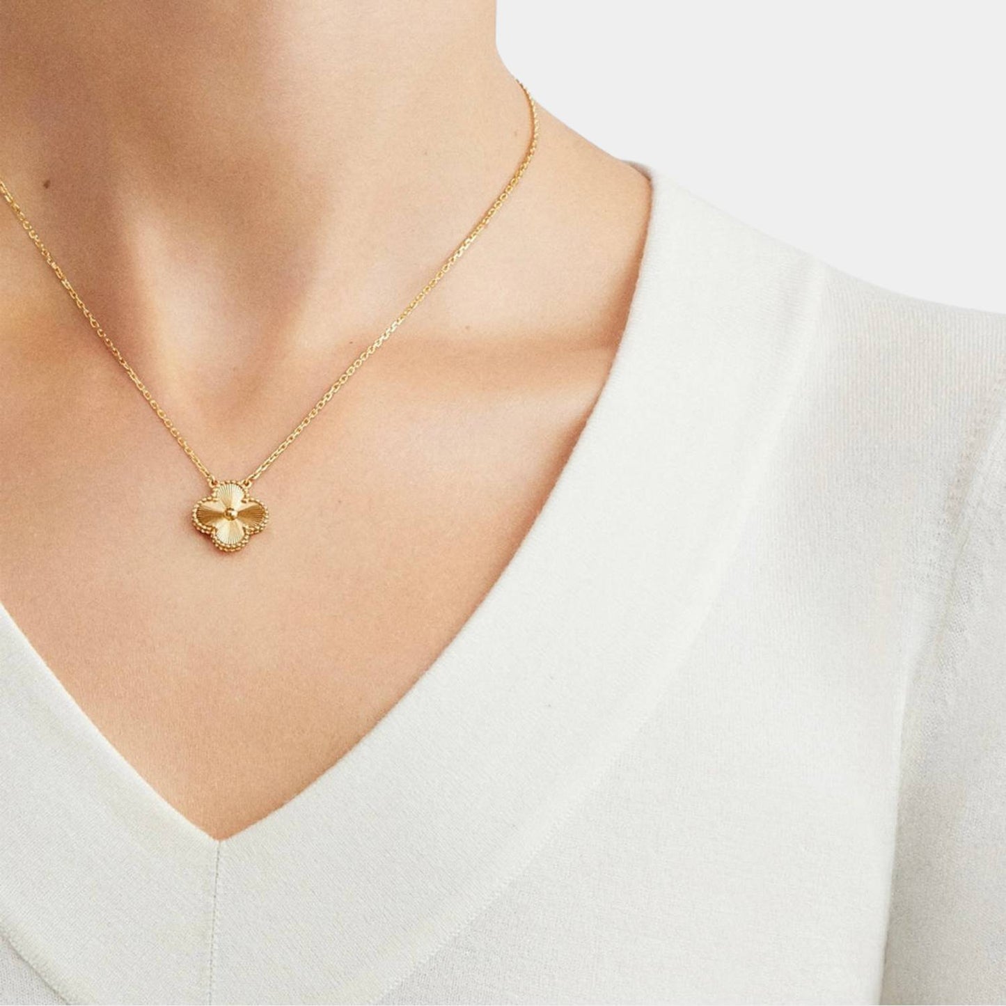 Luxurious Jewelry Set for Women - Necklace, Bracelet, Earrings