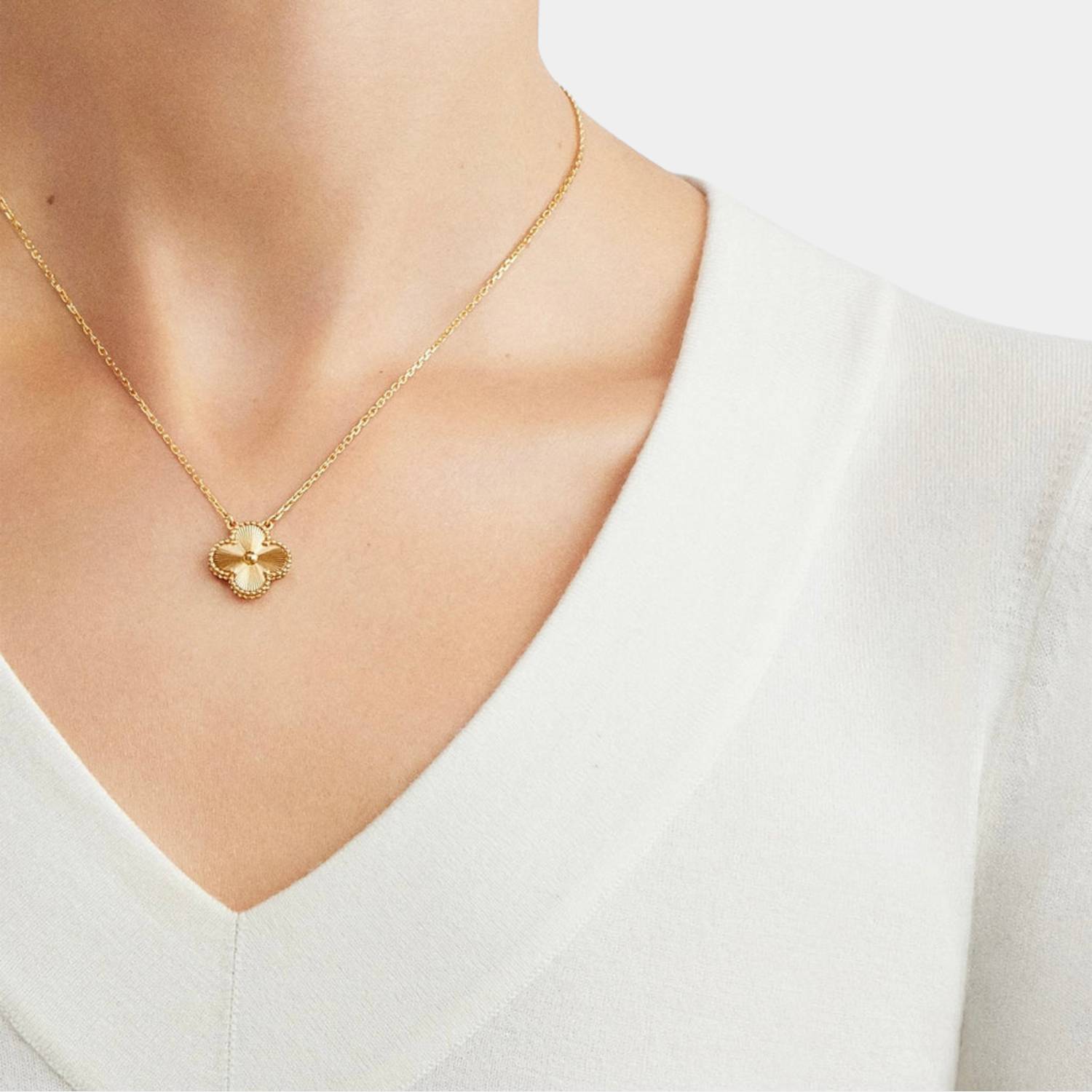 Luxurious Jewelry Set for Women - Necklace, Bracelet, Earrings