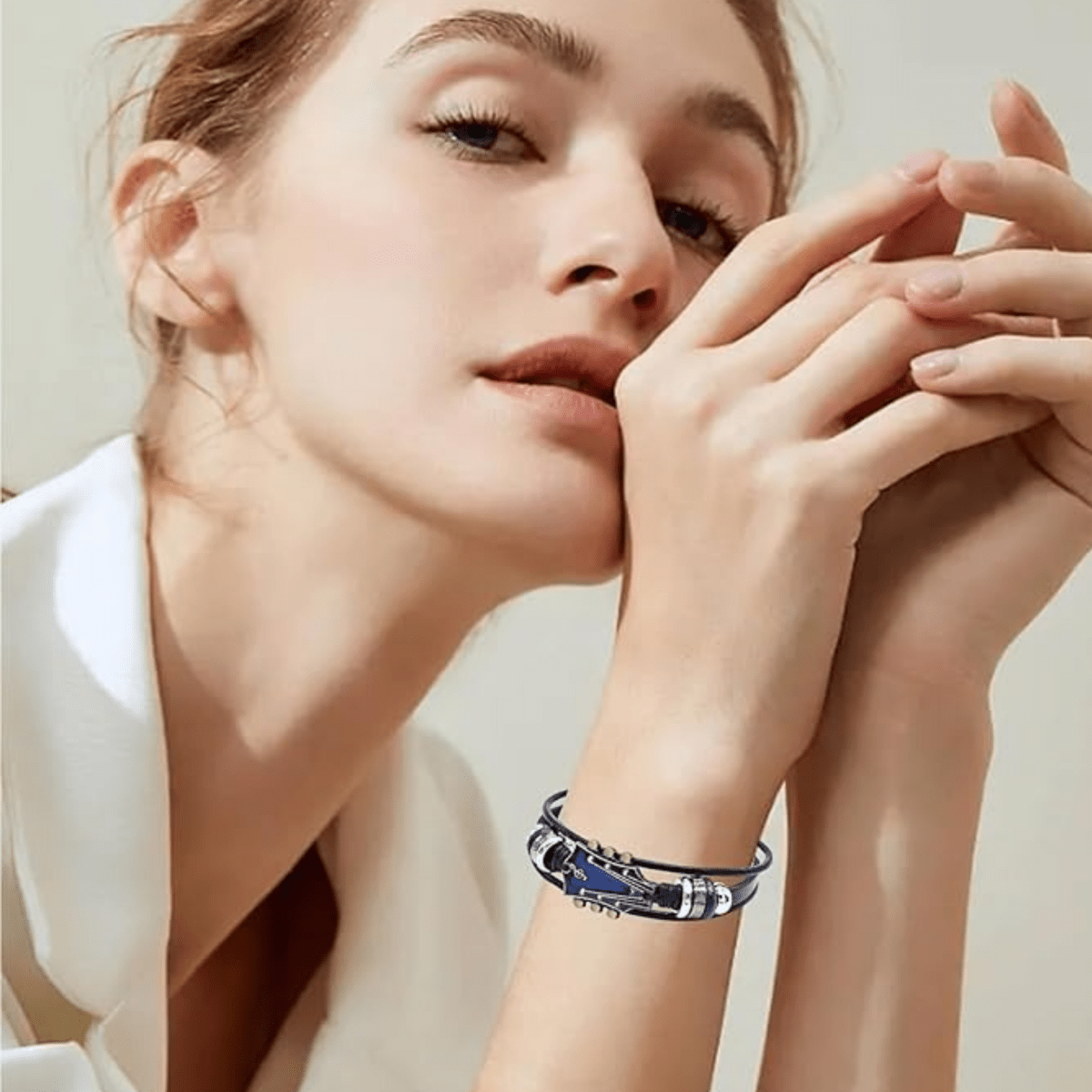 Stylish Leather Women's Bracelet with Guitar Pattern – Elegant Accessory for Music Lovers