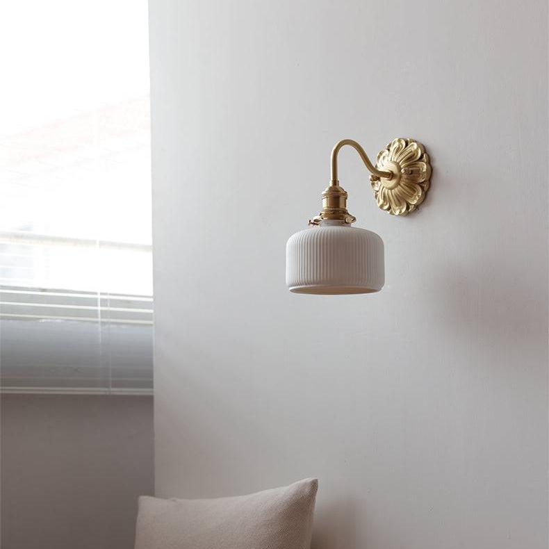 Wall Lamp in Brass and Ceramic - Elegant Design