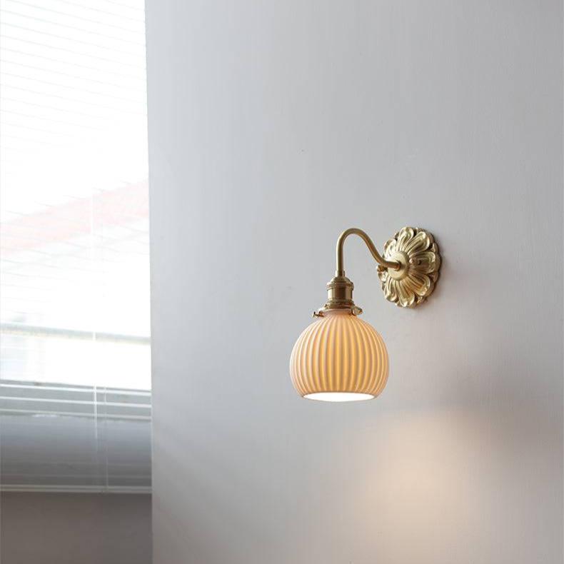Wall Lamp in Brass and Ceramic - Elegant Design