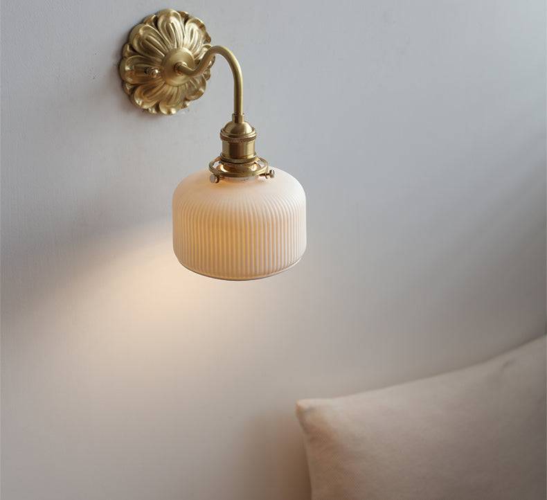 Wall Lamp in Brass and Ceramic - Elegant Design