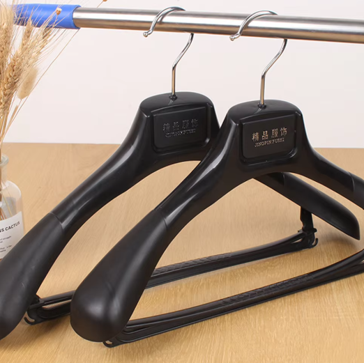 Wide Shoulder Hanger Set – Durable Plastic Clothes Hangers for Wardrobe Organization