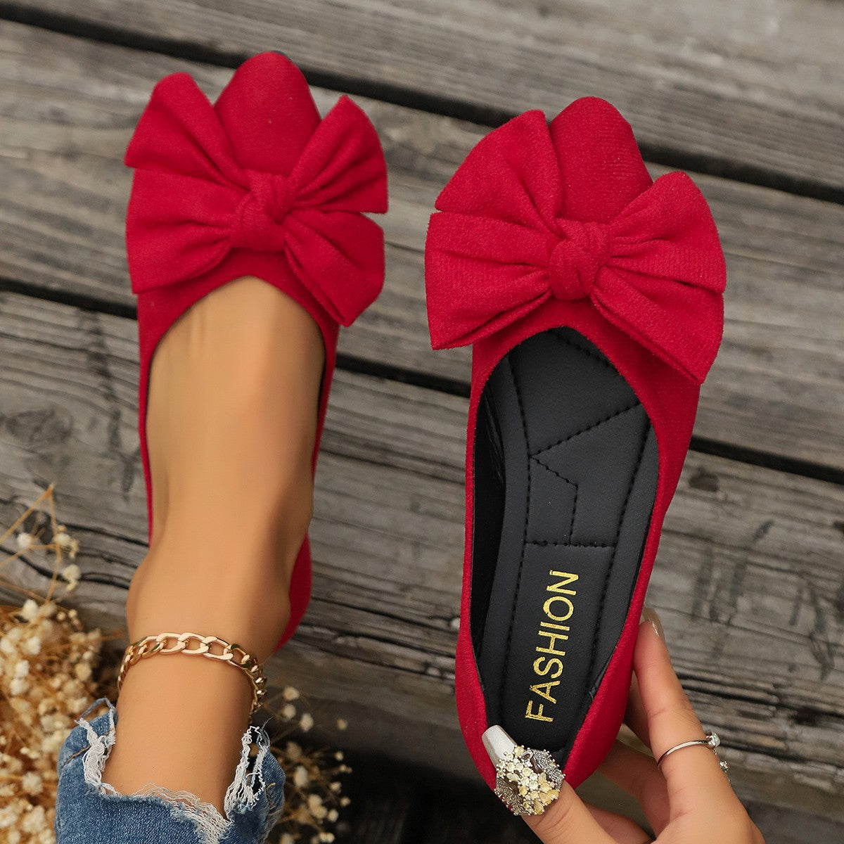 Women's ballet flats with elegant bow decoration and soft inner lining SusanSmith