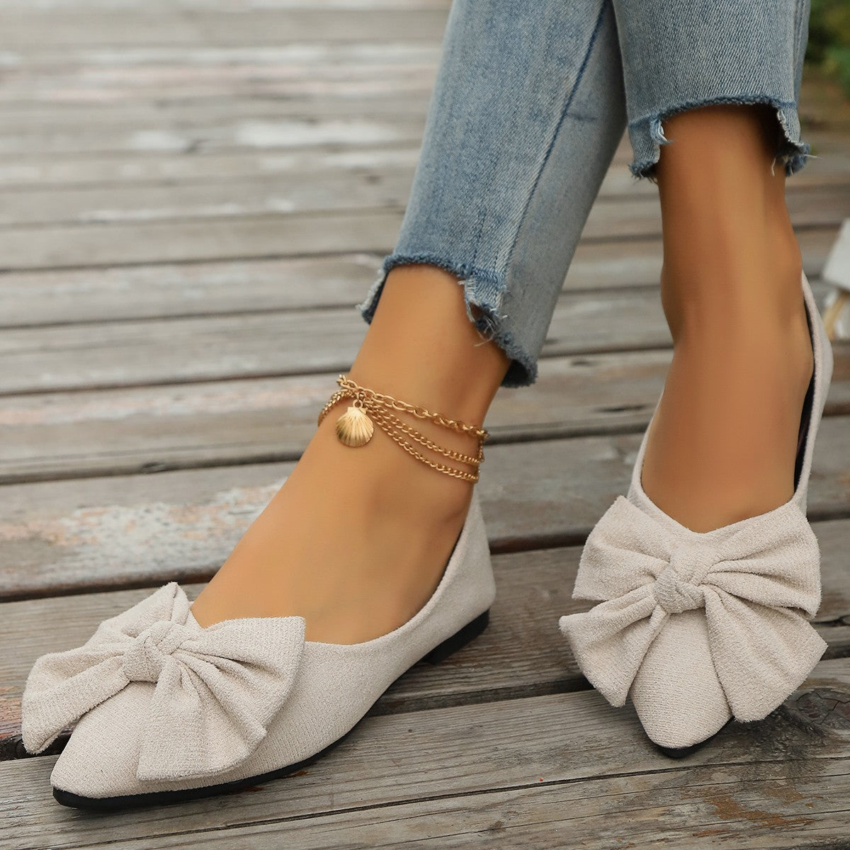 Women's ballet flats with elegant bow decoration and soft inner lining SusanSmith