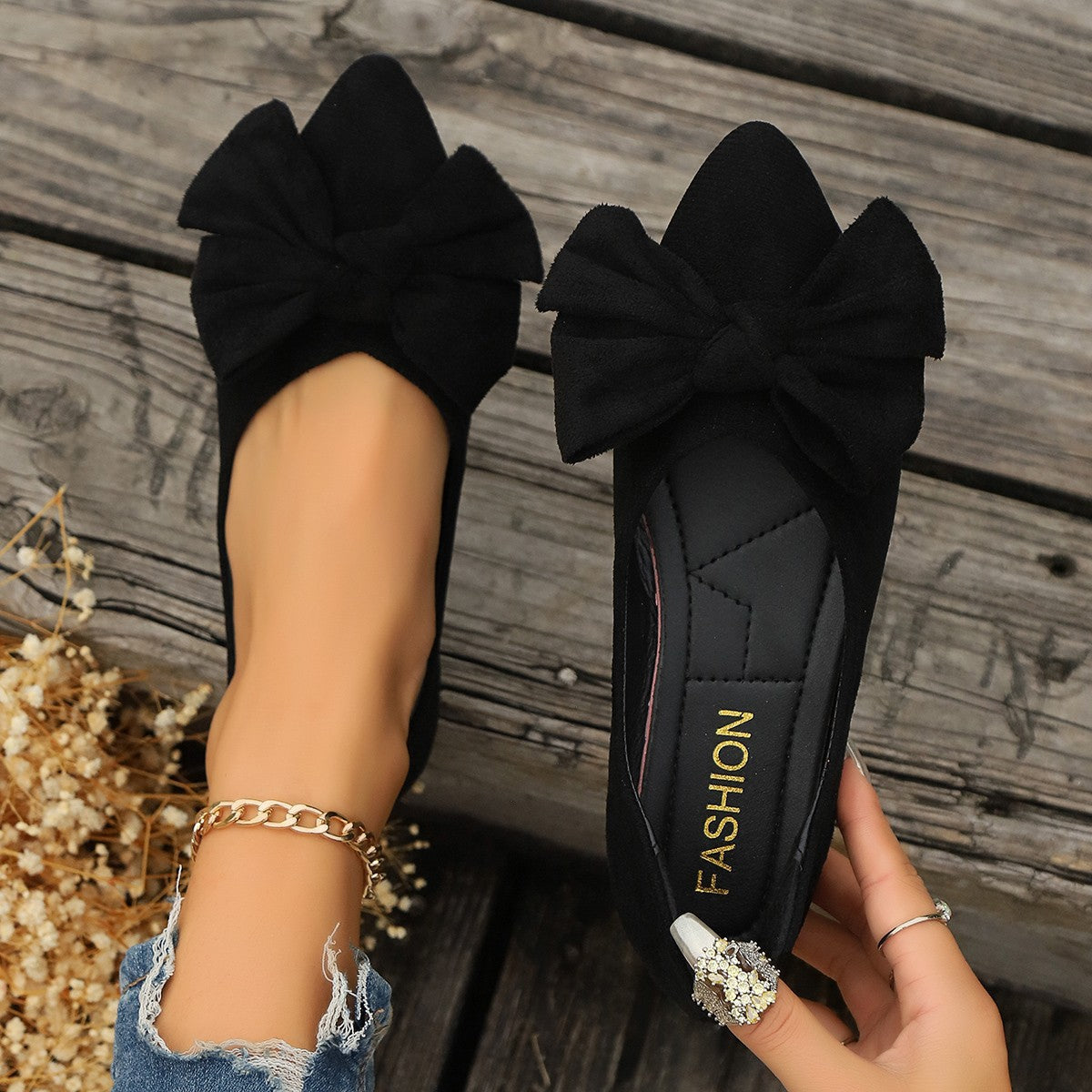 Women's ballet flats with elegant bow decoration and soft inner lining SusanSmith