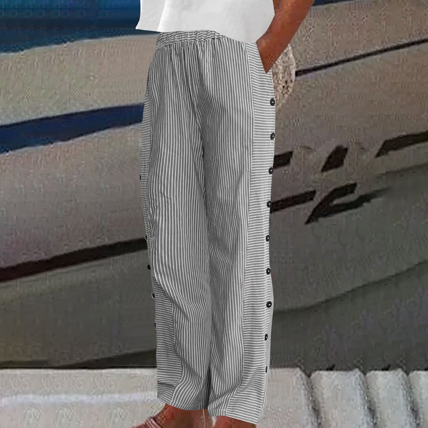 Women's Cropped Button-Detail Pants